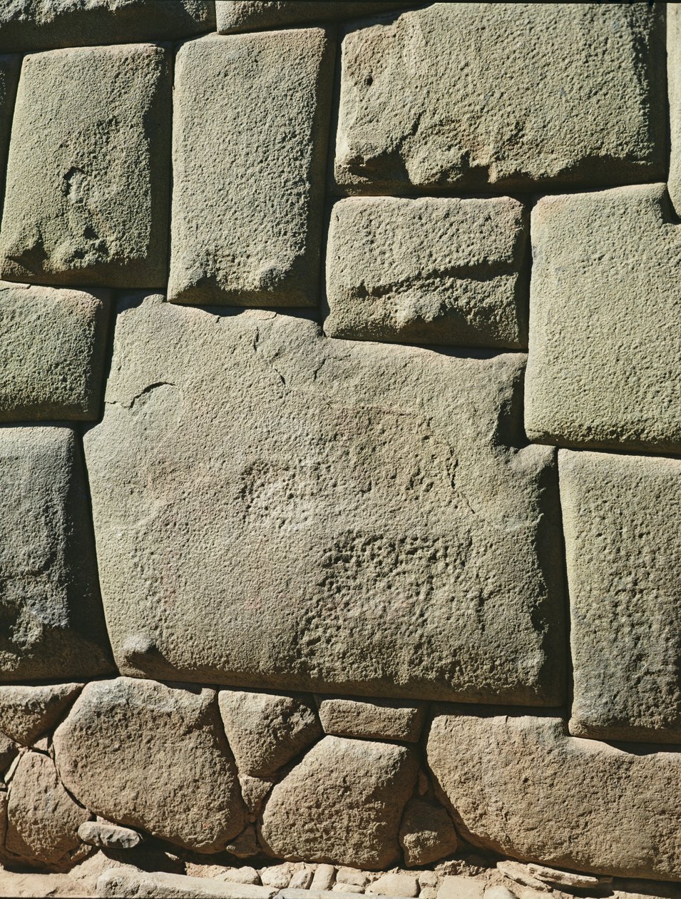 On iki köşeli taş by Incan