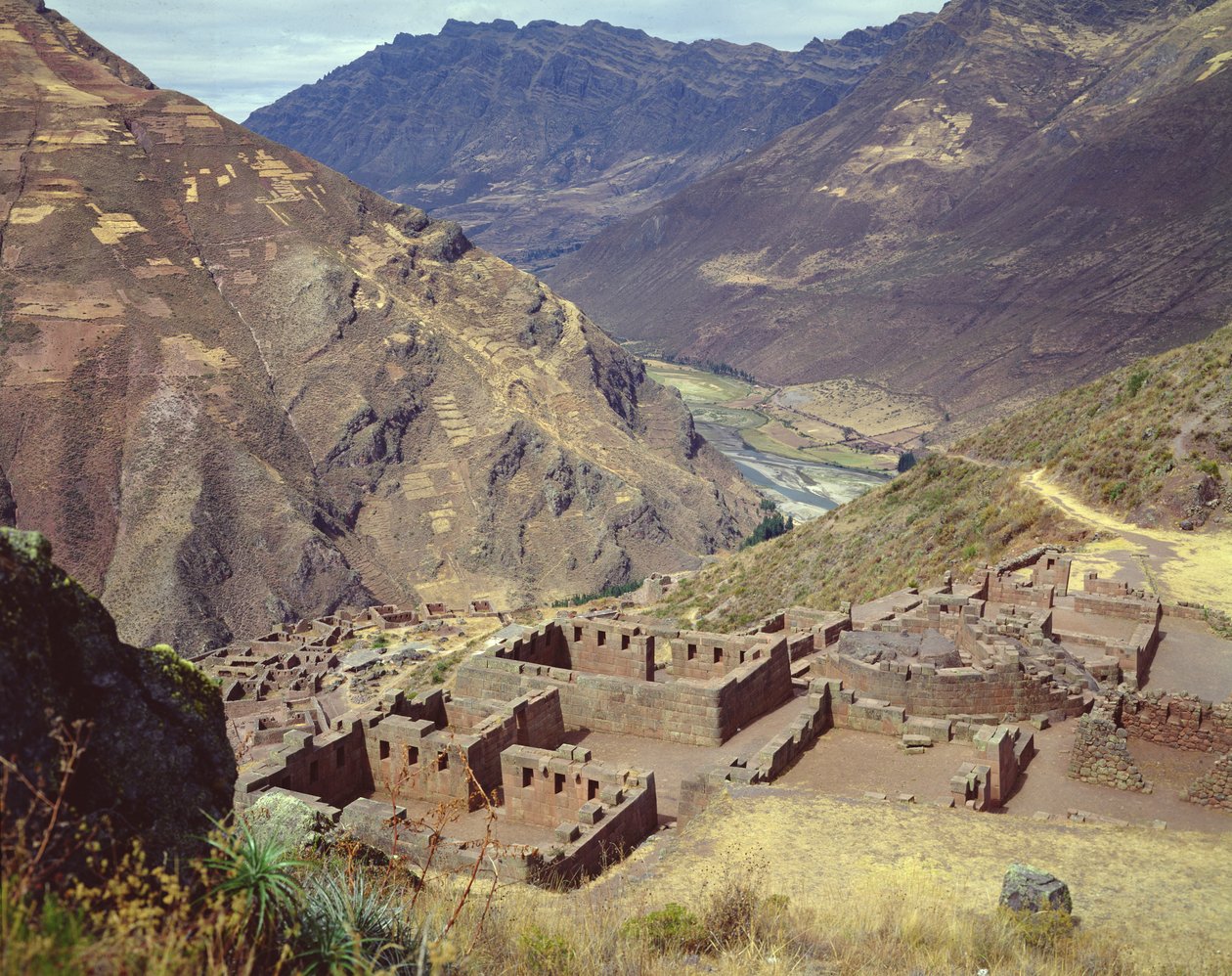 Tapınak binaları ve Intihuatana by Incan