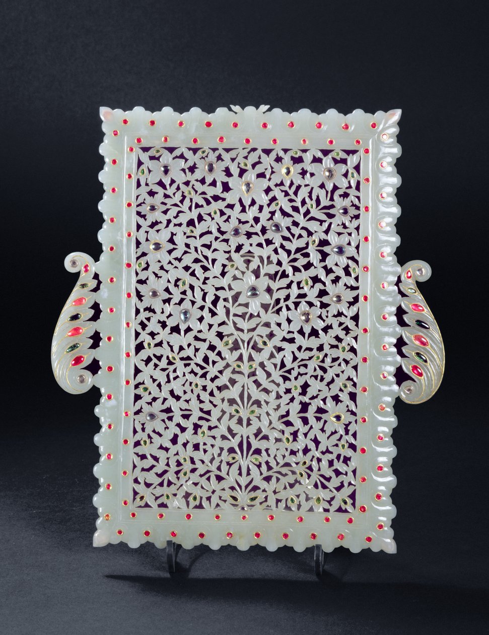 Yeşim ayna arkası, değerli taşlarla gömme, 19. yüzyıl (karma teknik) by Indian School