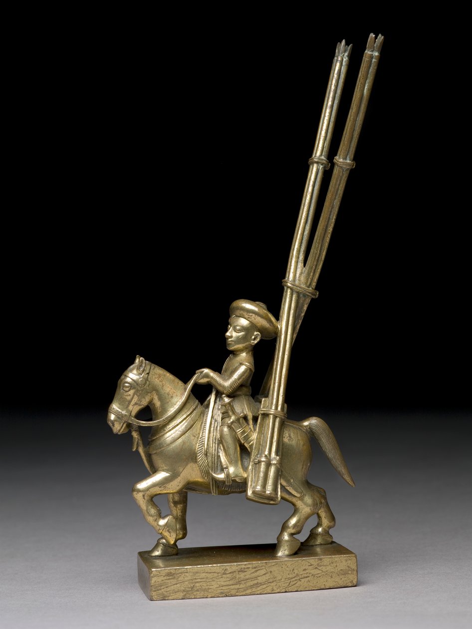 Roket fırlatıcıları olan atlı bir savaşçı, Hint, c.1795 (pirinç) by Indian School
