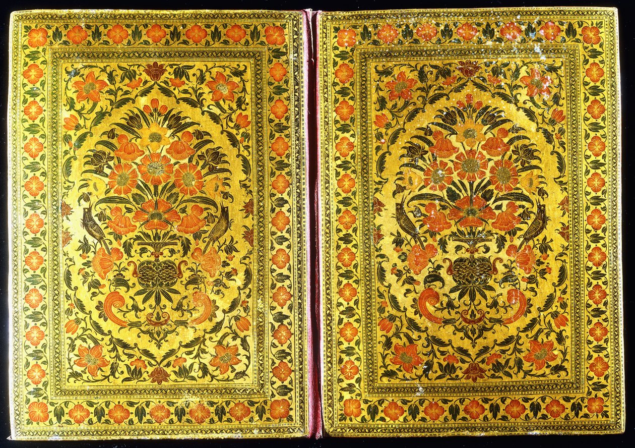 Çiçek desenli, ortasında çiçek vazosu ve ispinoz bulunan bir çift lake kitap kapağı, 18. yüzyıl by Indian School