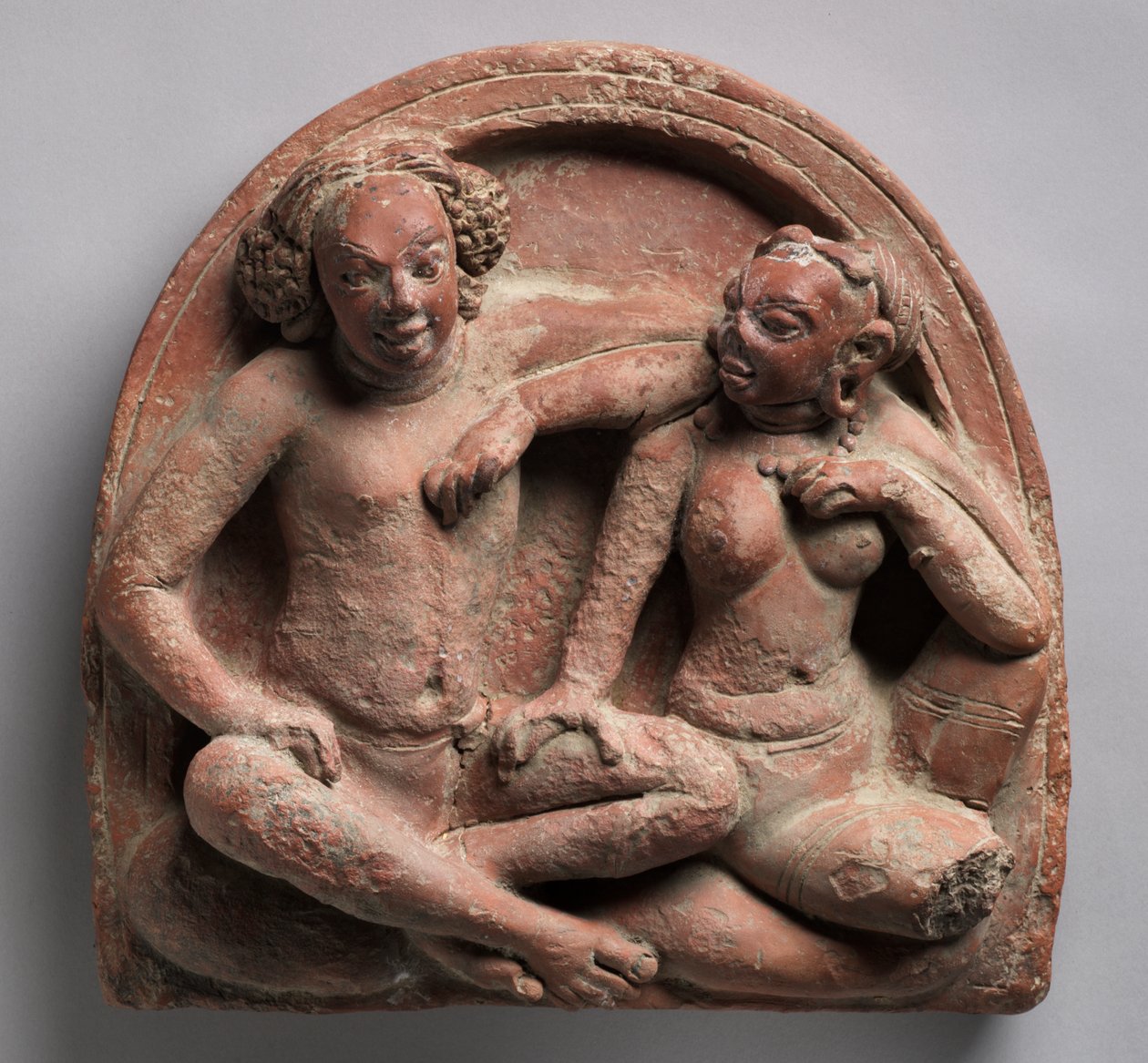 Aşık Çift: Mithuna, Ahichchatra, Uttar Pradesh Kuzey Hindistan, yaklaşık 320-550 (pişmiş toprak) by Indian School