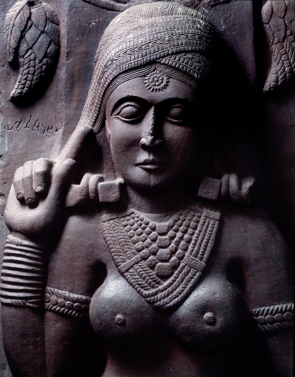 Budizm: “” Sudarsana Yakshini”” Bharhut stupasının detayı (Barhut, Barouth) Siyah taştan alçak kabartma, MÖ 2. yüzyıl (MÖ 2. yüzyıl) - Kalküta, Hint müzesi by Indian School