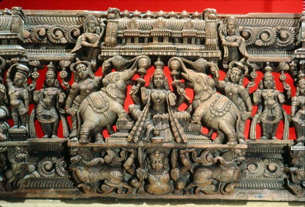 Gata Lakshmi, İyi Şans ve Bolluk Tanrıçası (ahşap) by Indian School