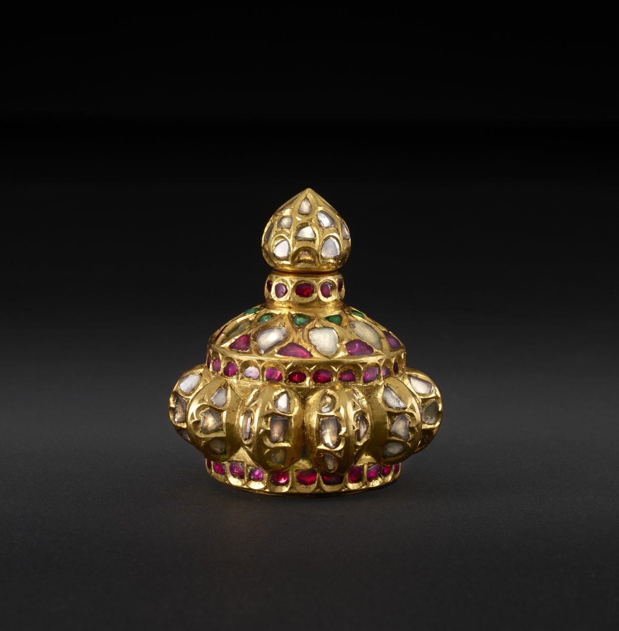 Gem-Set Kohl Şişe, 17. yüzyılın ortaları (elmas, zümrüt ve yakutlu altın) by Indian School