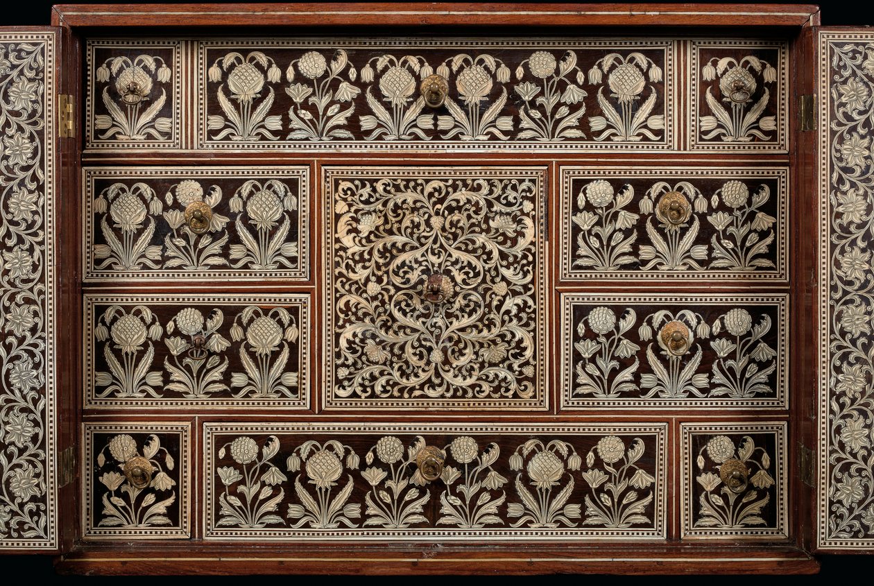 Babür kabinesi, Gujarat veya Sindh, Batı Hindistan (fildişi işlemeli ahşap) by Indian School
