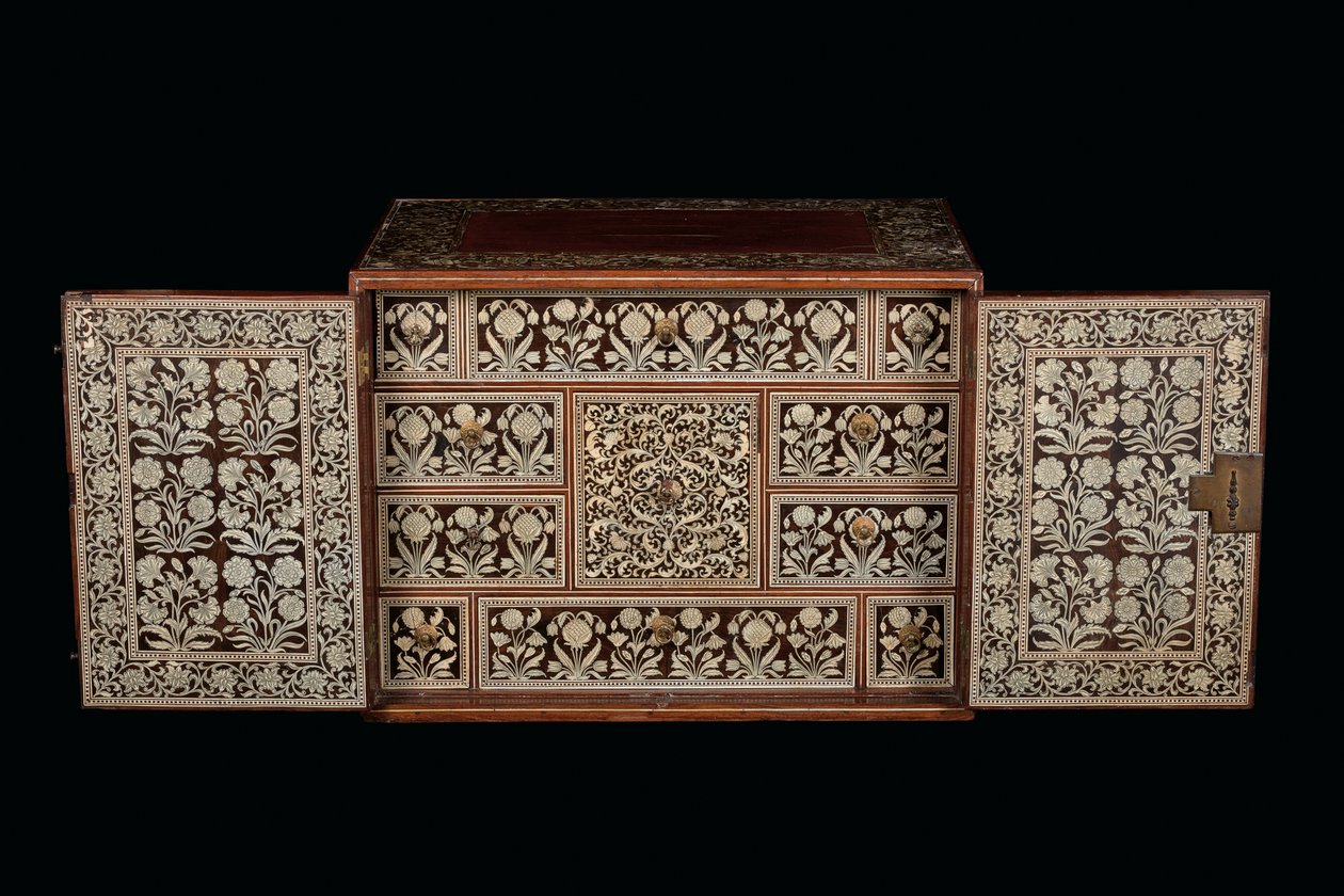 Babür kabinesi, Gujarat veya Sindh, Batı Hindistan (fildişi işlemeli ahşap) by Indian School