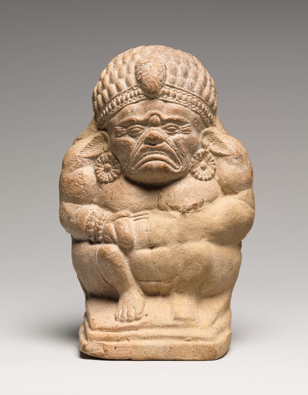 Çömelmiş Grotesk Yaksha (pişmiş toprak) şeklinde çıngırak by Indian School