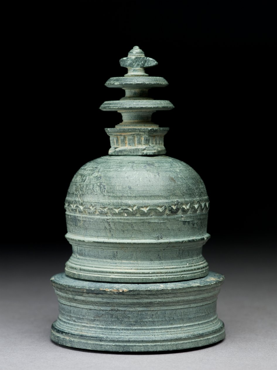 Stupa (yeşil şist) Şeklinde Reliquary by Indian School