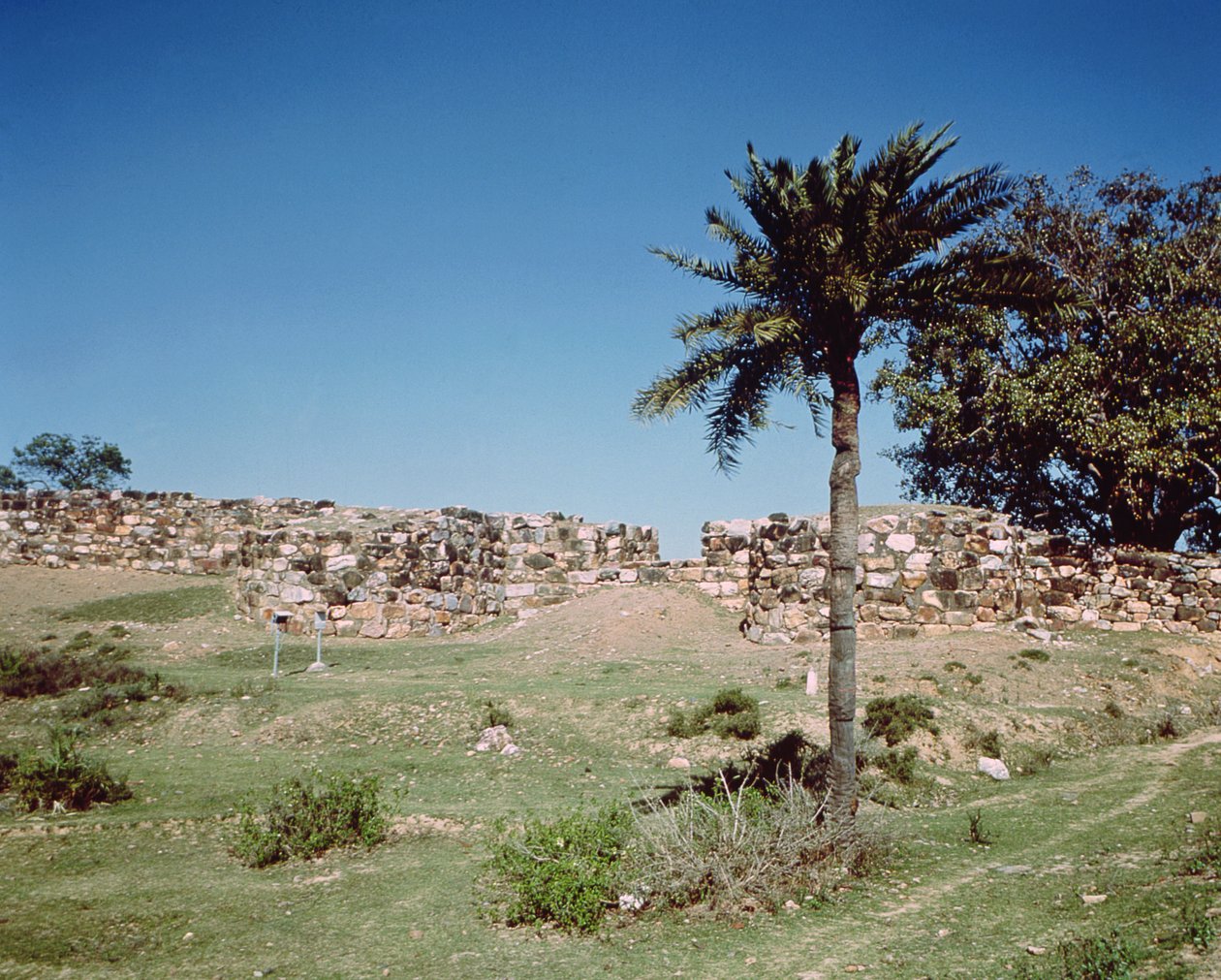 Kiklop Duvarı, MÖ 5. yy by Indian School