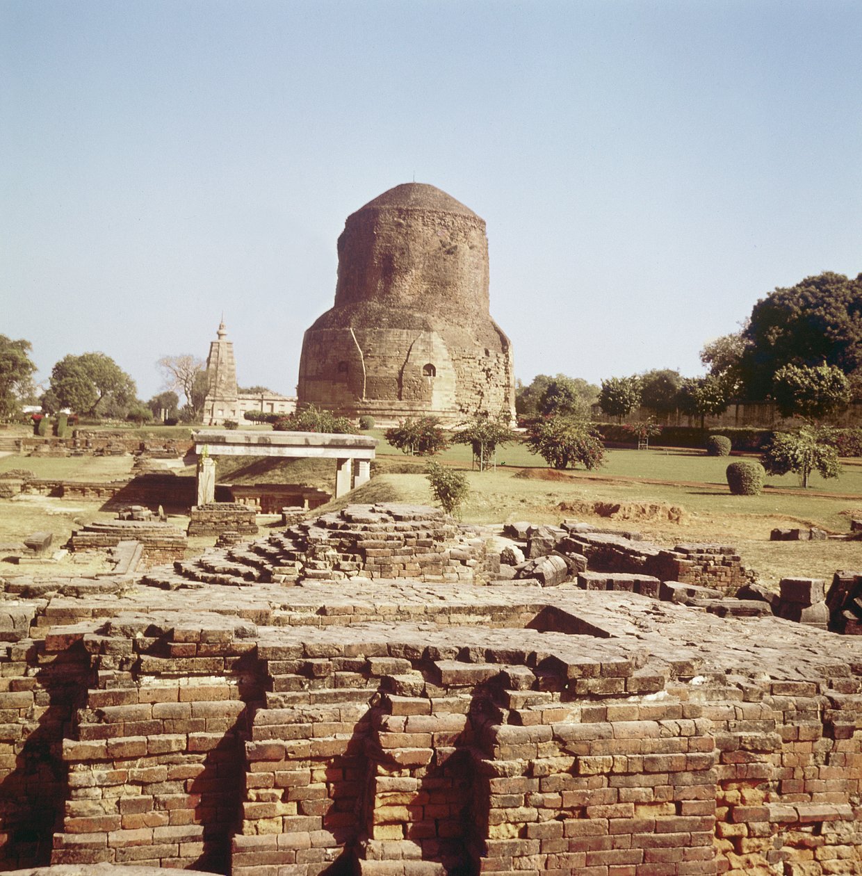 Dhameh stupa, MS 500 civarı by Indian School