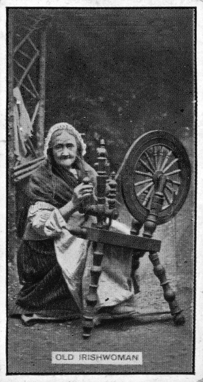 19. yüzyılın sonlarından kalma bir fotoğraftan çıkrık başında yaşlı İrlandalı kadın by Irish Photographer