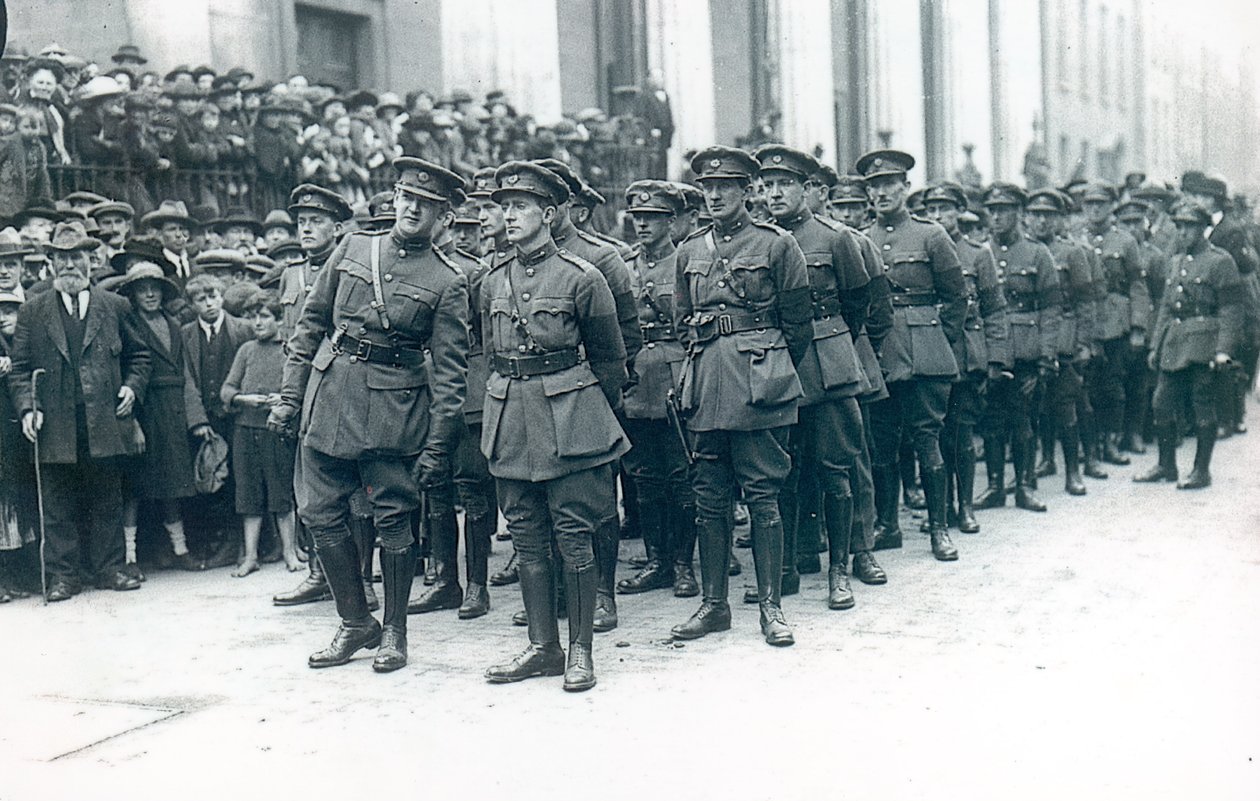 Michael Collins (1890-1922) (solda) İrlanda Özgür Devlet Ordusu Başkanı olarak Arthur Griffith