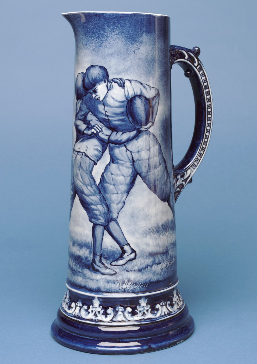 Ragbi sahneli büyük Belleek sürahi (seramik) by Irish School