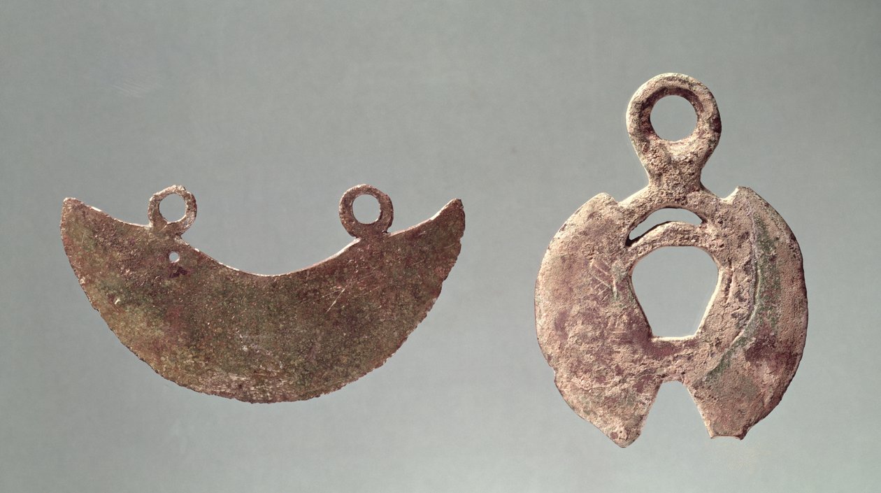 Hallstatt mezarlığından iki ustura (bronz) by Iron Age