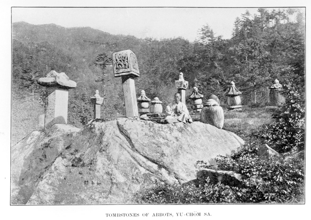 Kore ve Komşularından Yu-Chom-Sa Budist manastırının mezarlığı, Isabella Bird tarafından, 1898 yayınlandı (bw fotoğraf) by Isabella Bird