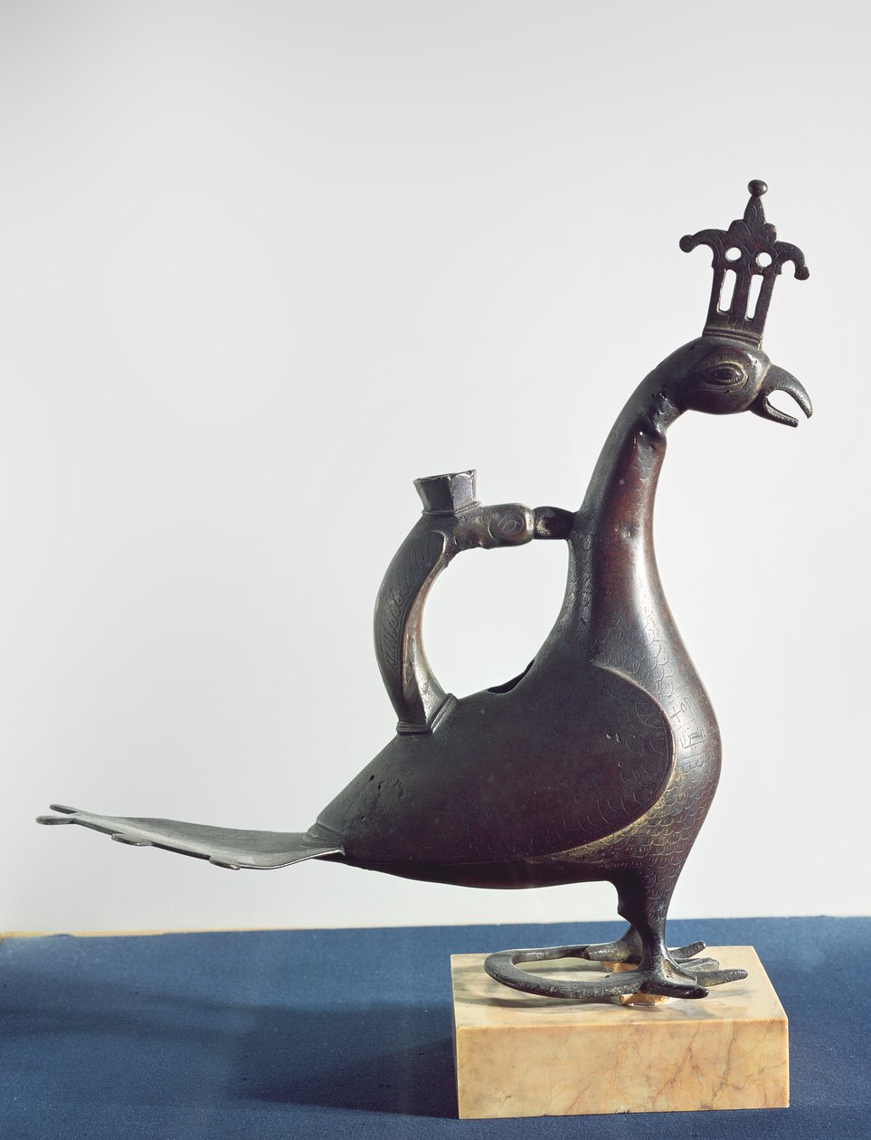 Tavus kuşu şeklinde Aquamanile (bronz) by Islamic School