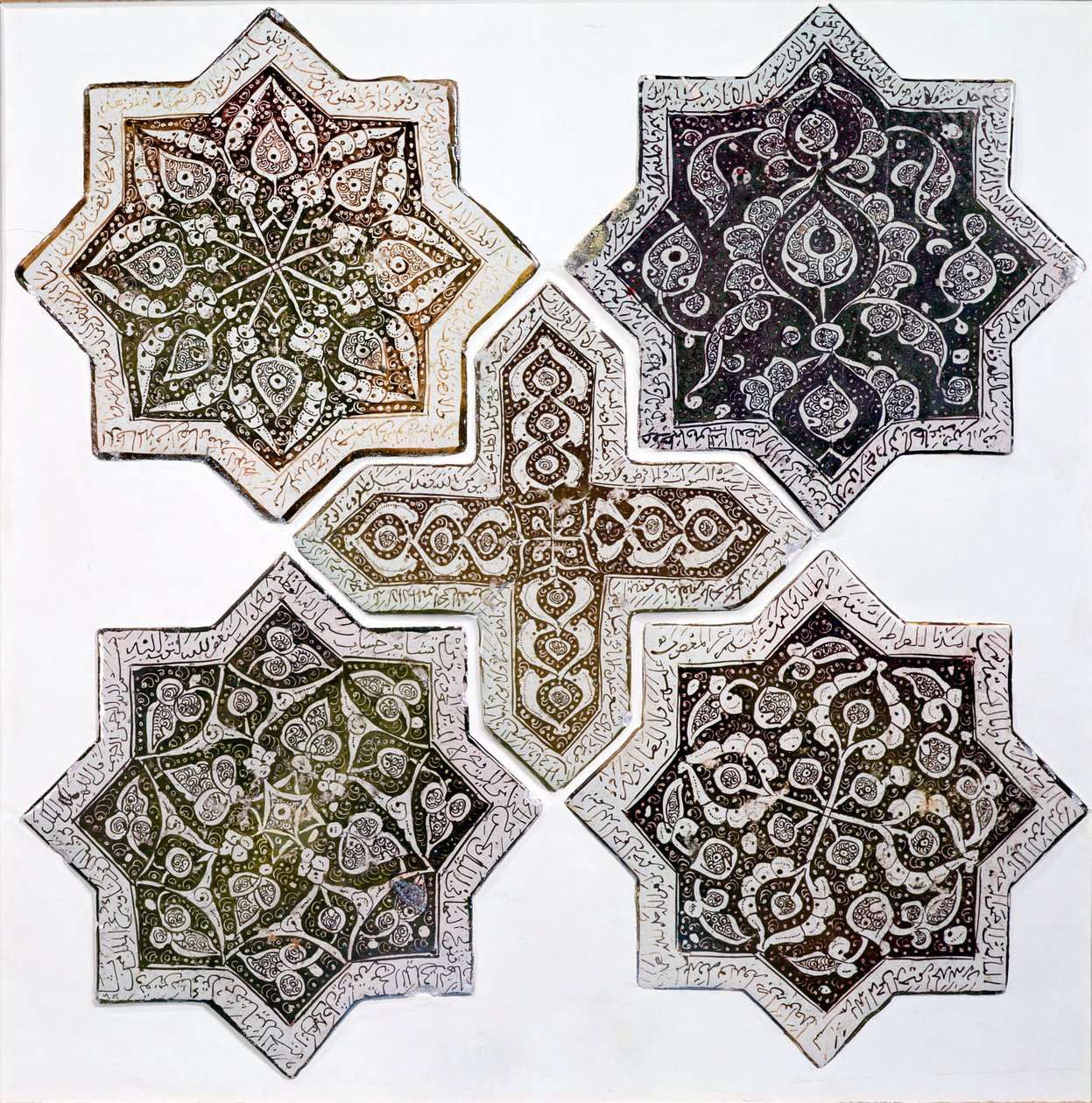 Beş çini, Kaşan, İran (altın kahverengi parlaklıkta süslenmiş taş macunu) by Islamic School