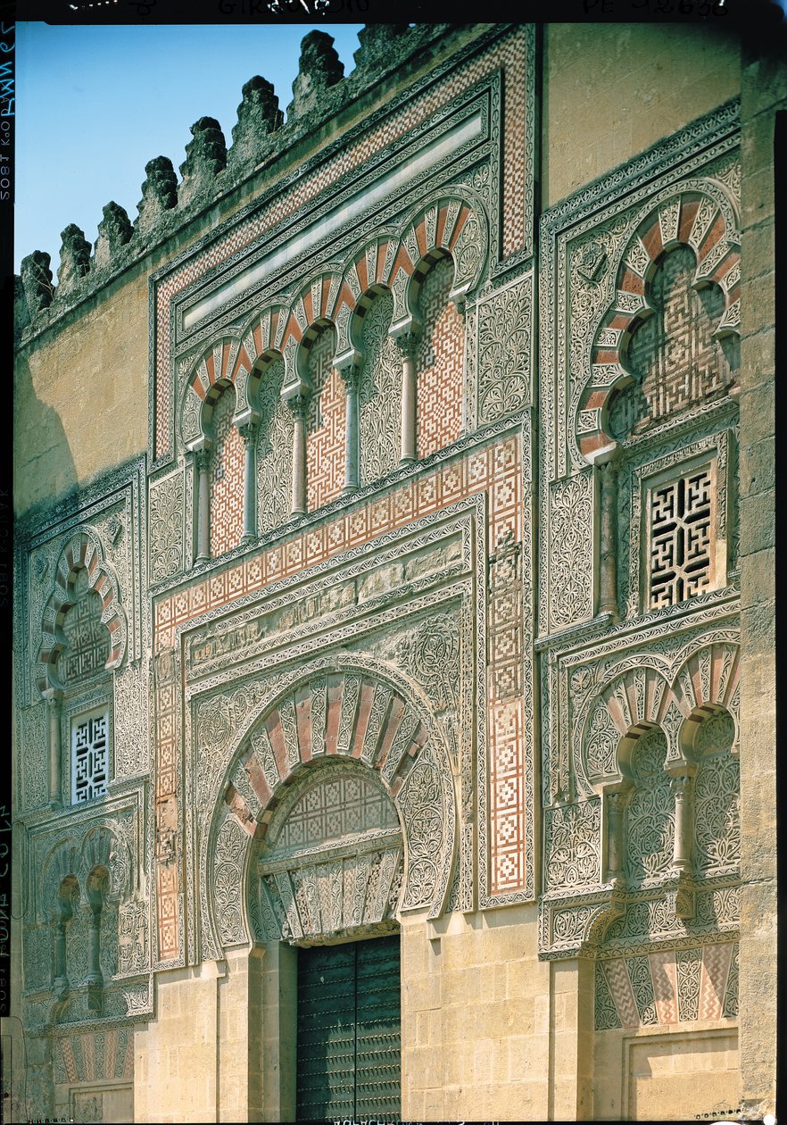 Al Hakam II Kapısı, batı cephesinden detay by Islamic School