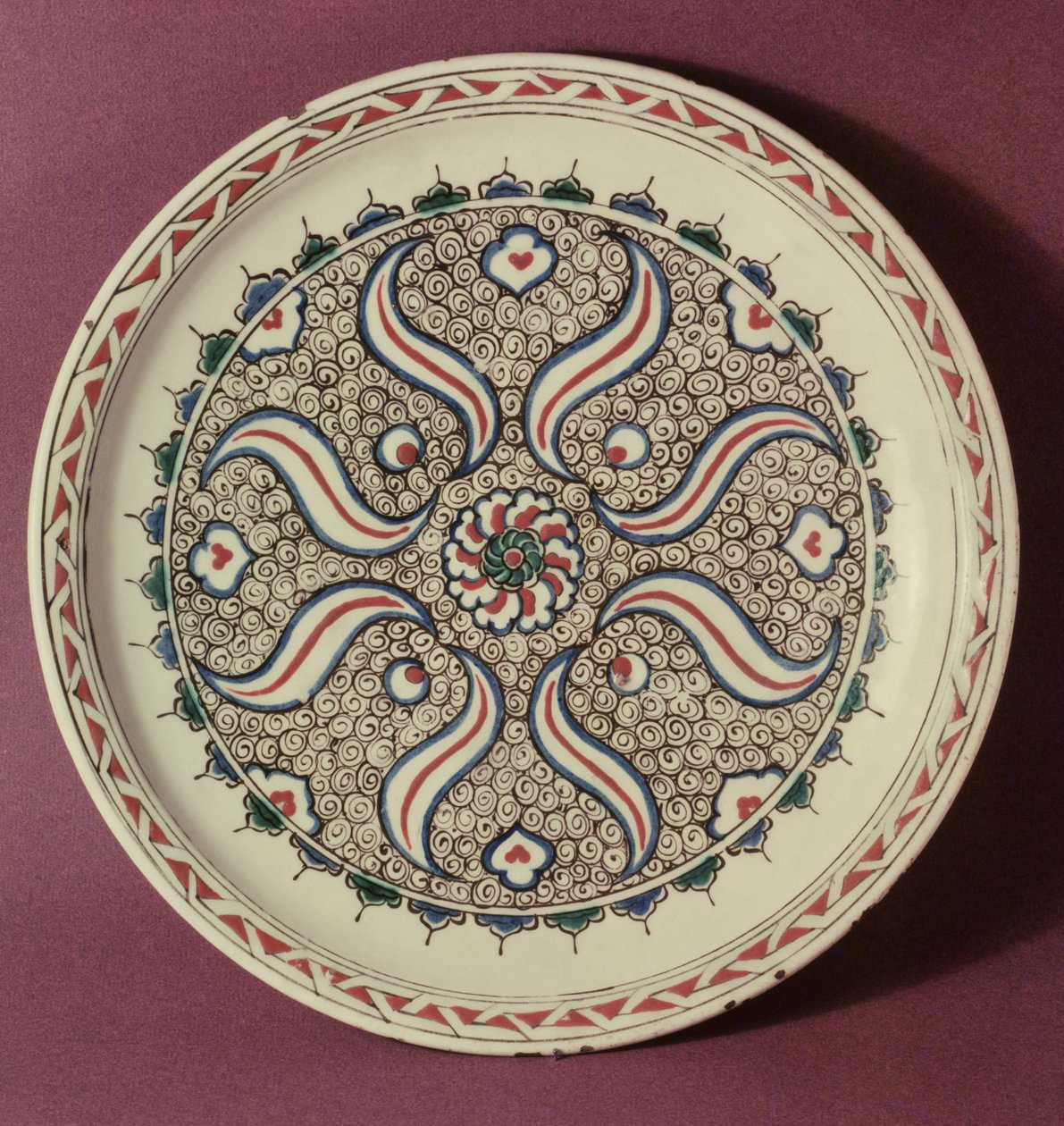 Alev desenli tabak, İznik, Türkiye