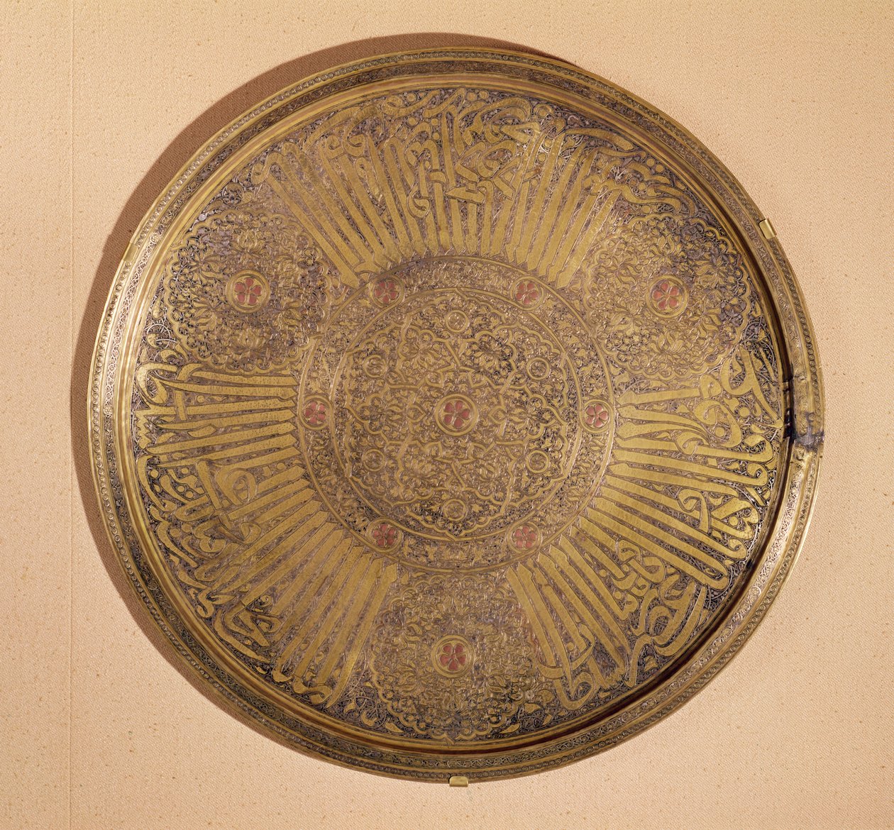 Üzerinde Sultan Al-Mujahid Saif-ud-din Ali (1322-63) Rasulid Hanedanı, Yemen (metal) yazan levha by Islamic School