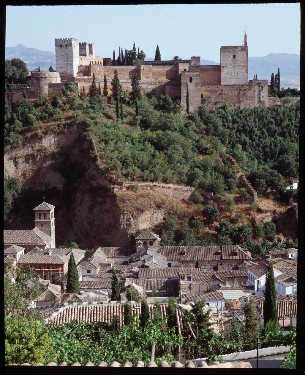 Alhambra kalesi ve sarayının görünümü by Islamic School