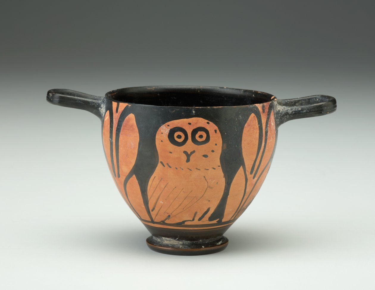 Skyphos, yaklaşık MÖ 400-350 (kırmızı figürlü seramik) by Italian Peninsula