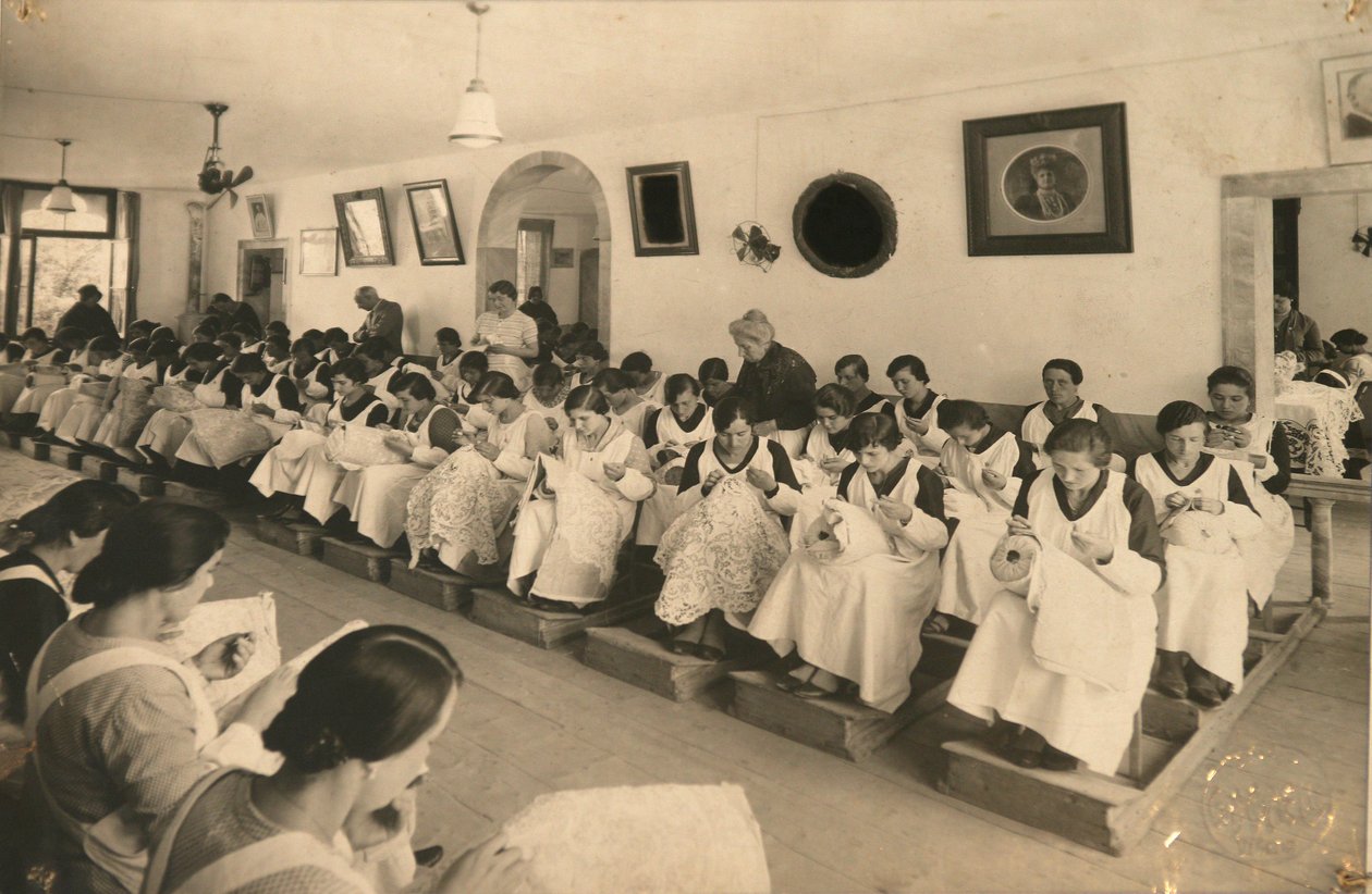 Dantel yapımı (sepya fotoğraf) by Italian Photographer