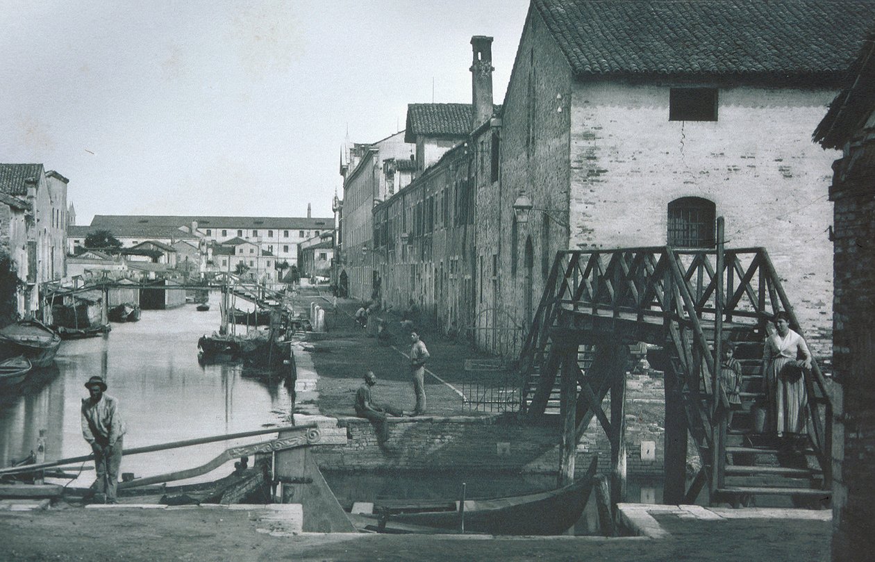 Bir kanal görünümü by Italian Photographer