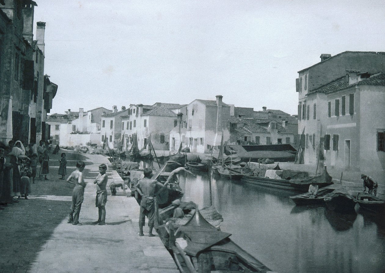 Bir kanal görünümü by Italian Photographer