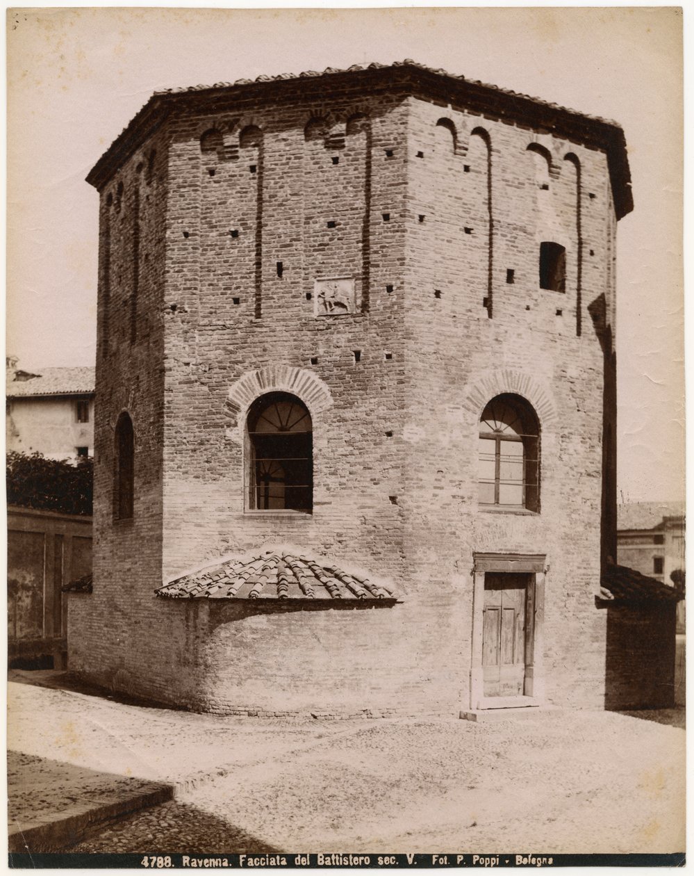 Neon Vaftizhanesi veya Ortodoks Vaftizhanesi, Ravenna, Emilia-Romagna, İtalya, fotoğraf Pietro Poppi, Bologna, 1900 civarı by Italian Photographer