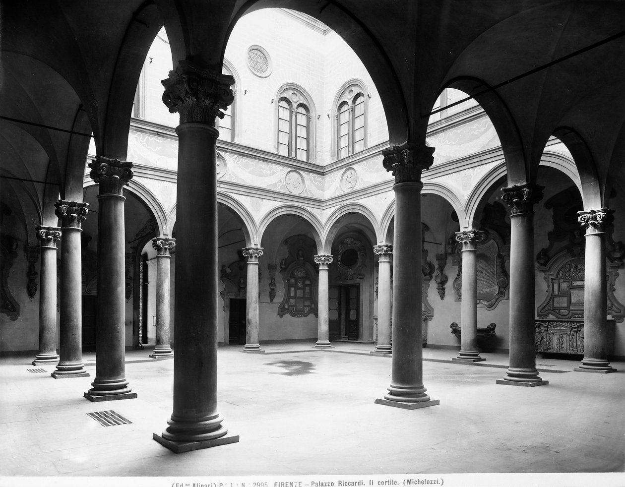 Palazzo Medici Riccardi Avlusu, Floransa, İtalya, 1890 dolayları (s/b fotoğraf) by Italian Photographer