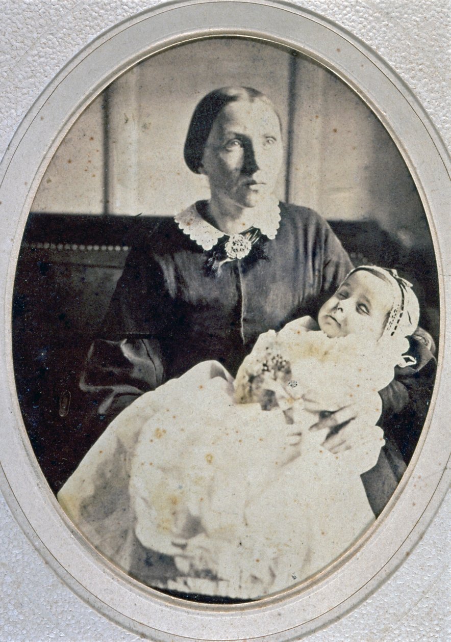 Annesi tarafından tutulan küçük bir kızın otopsi portresi, 1855 dolayları (s/b fotoğraf) by Italian Photographer