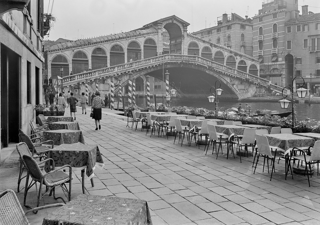 Rialto Köprüsü, Venedik, 1955 dolayları (s/b fotoğraf) by Italian Photographer