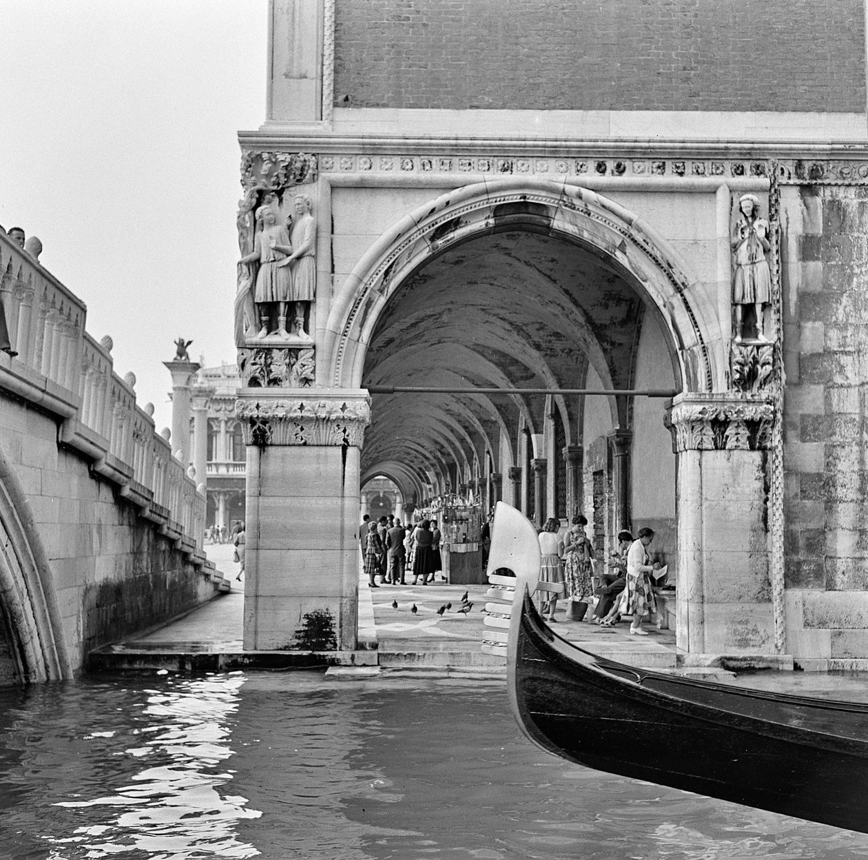 Venedik Sahnesi, 1960 dolayları (s/b fotoğraf) by Italian Photographer