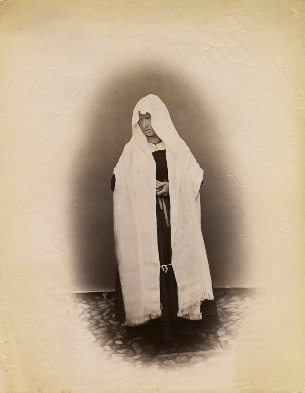 Dul tüvit giyen kadın, Parre, Lombardiya, İtalya, fotoğraf Premiata Fotografia Taramelli, Bergamo by Italian Photographer