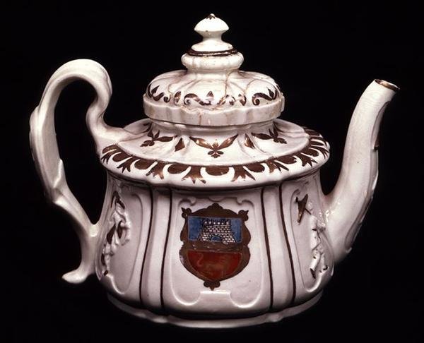 Armorial çaydanlık, Vezzi fabrikası, Venedik by Italian School