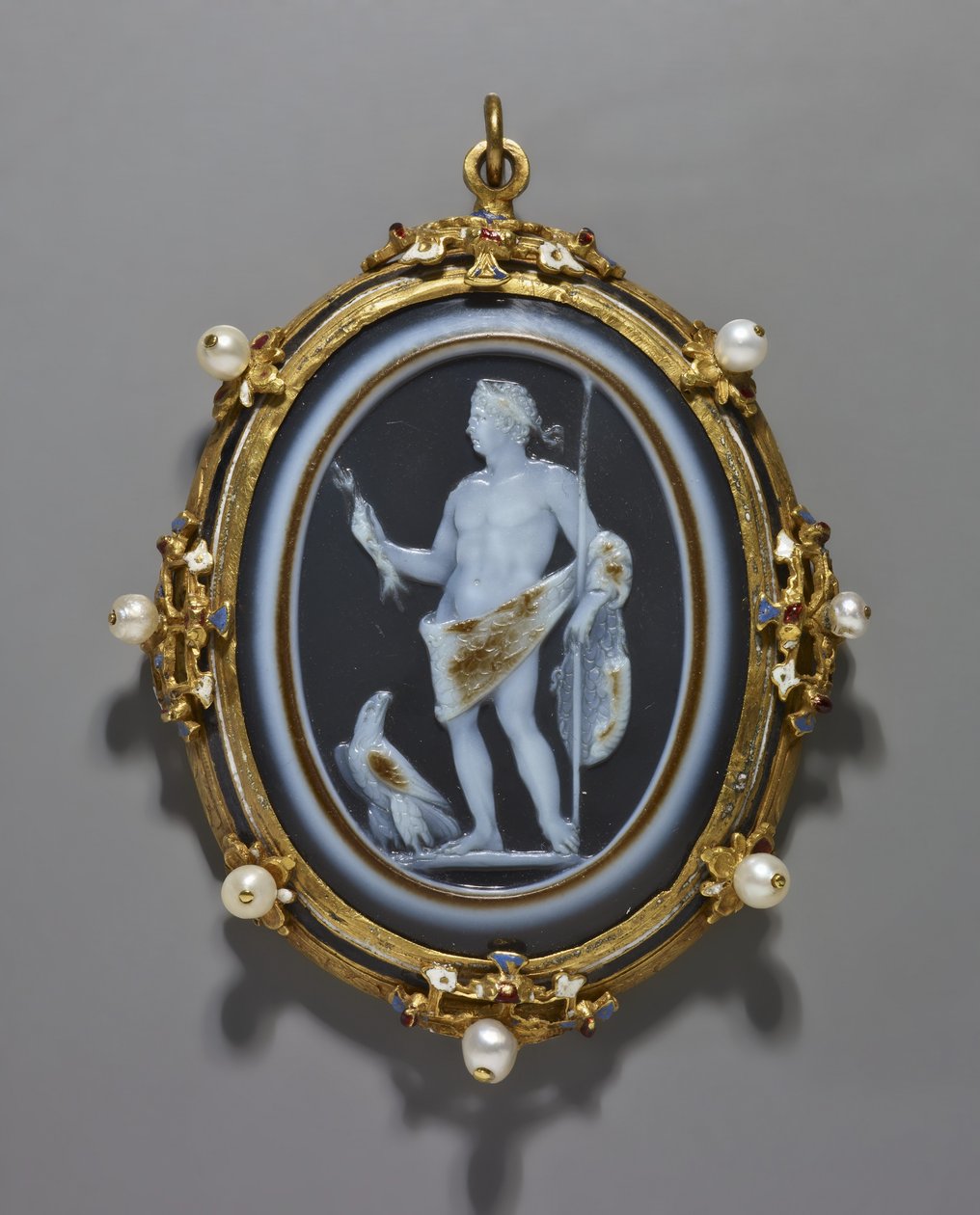 Bir Roma İmparatorunu Jüpiter Olarak Canlandıran Cameo, Cameo: Roman, A.D. 41–-54, Çerçeve: İtalyanca, 16. yüzyılın sonu (minyatür: sardonyx; çerçeve: altın, emaye ve inciler) by Italian School