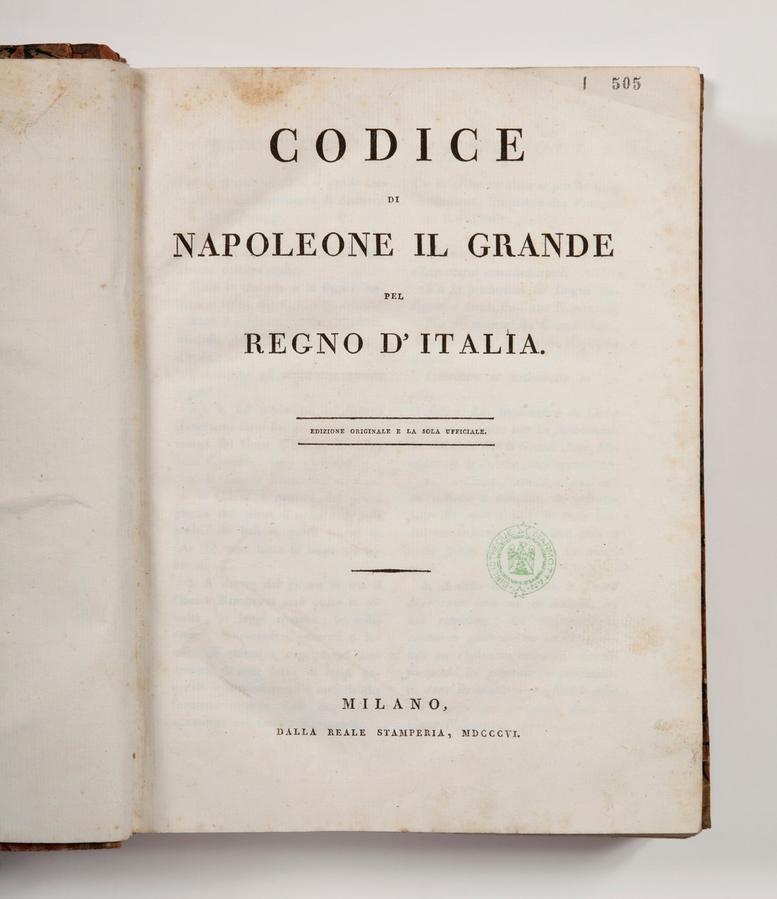 İtalya krallığı için Büyük Napolyon Yasası, başlık sayfasında açık, yayınlanmış Milan, dalla reale Stamperia, 1806 (basılı kağıt) by Italian School
