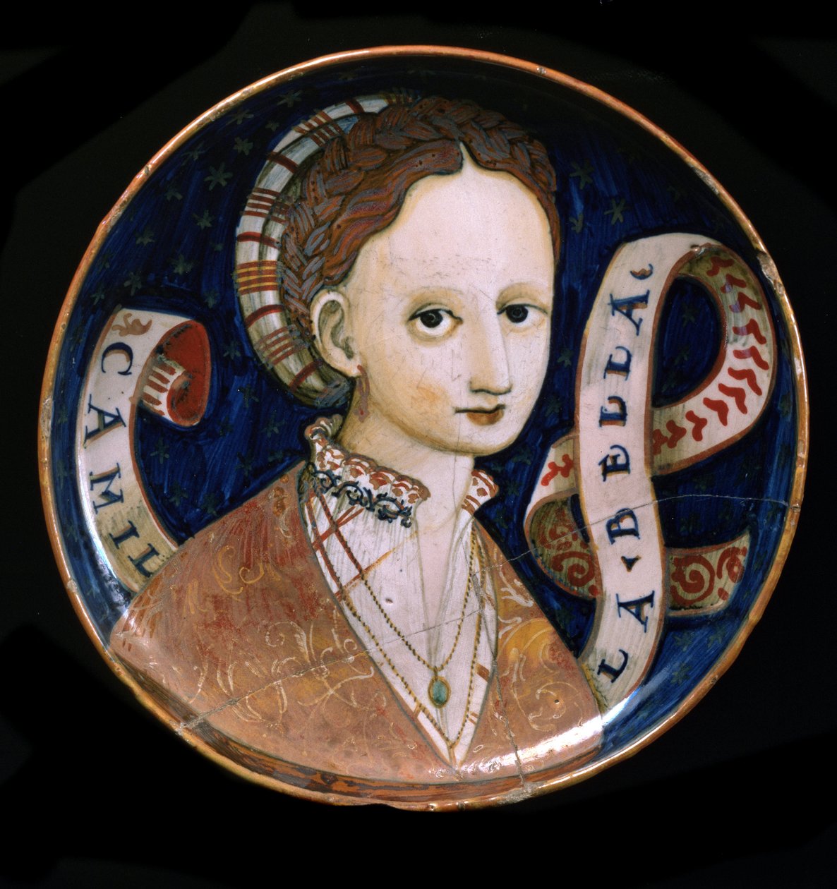Kadın yüzü (Camilla bella) ile süslenmiş fincan. Erkeklerin sevdikleri kadınlara sundukları bir mayolika tabağıdır (coppa amatoria) 1530-1537 Diam. 21 cm Ermitaj Müzesi Saint Petersburg by Italian School