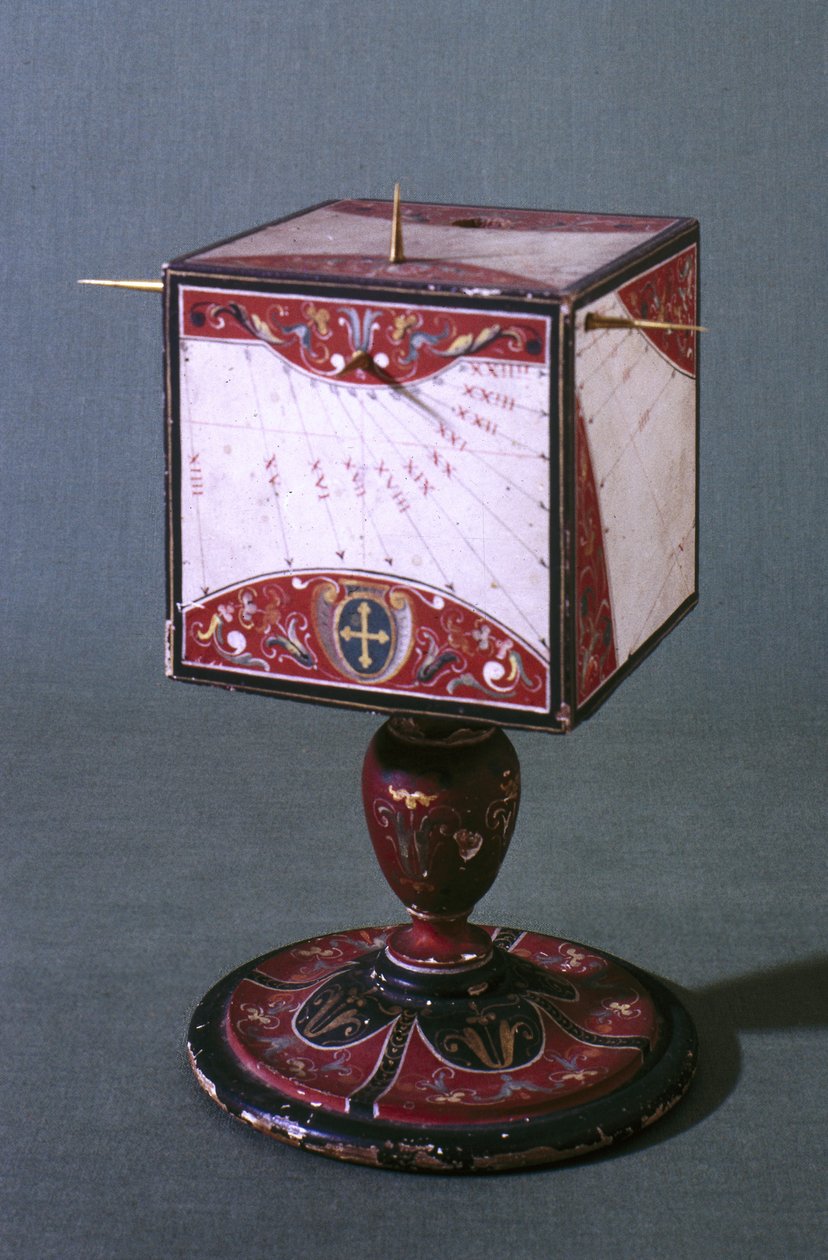 Eski İtalyan, Babil ve Yahudi saat sistemlerinde zamanı gösteren kübik güneş saati, Floransalı, c.1560 (ahşap üzerinde distemper) (ayrıca bkz. 75479) by Italian School