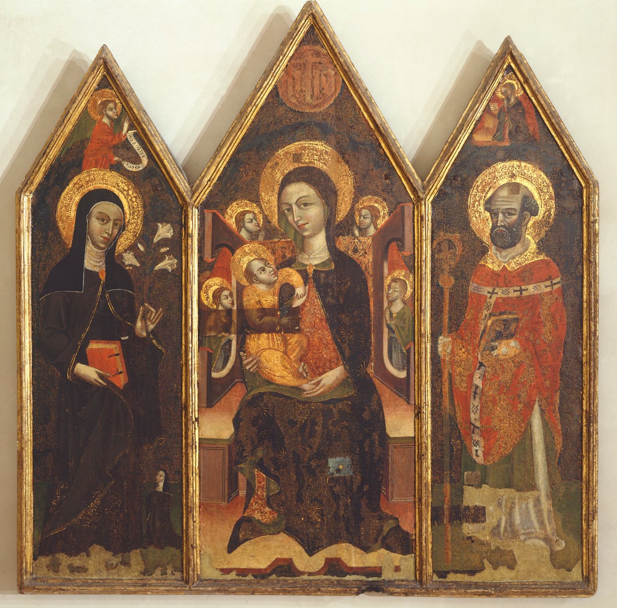 Aziz Clare ve Aziz Basil Arasında Çocuklu Madonna by Italian School