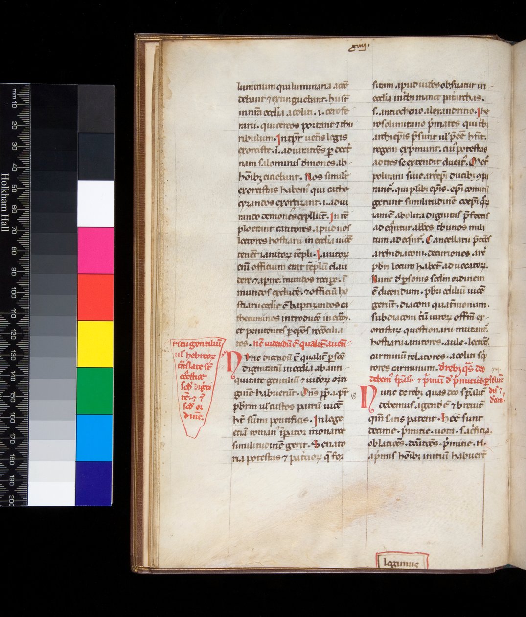 Ms 165. Johannes Belethus, Summa de ecclesiasticis officiis, f.13v. Dereceli puanlama anahtarları ve kırmızı kenar düzeltmeleri olan bir gotik kitap eli örneği by Italian School