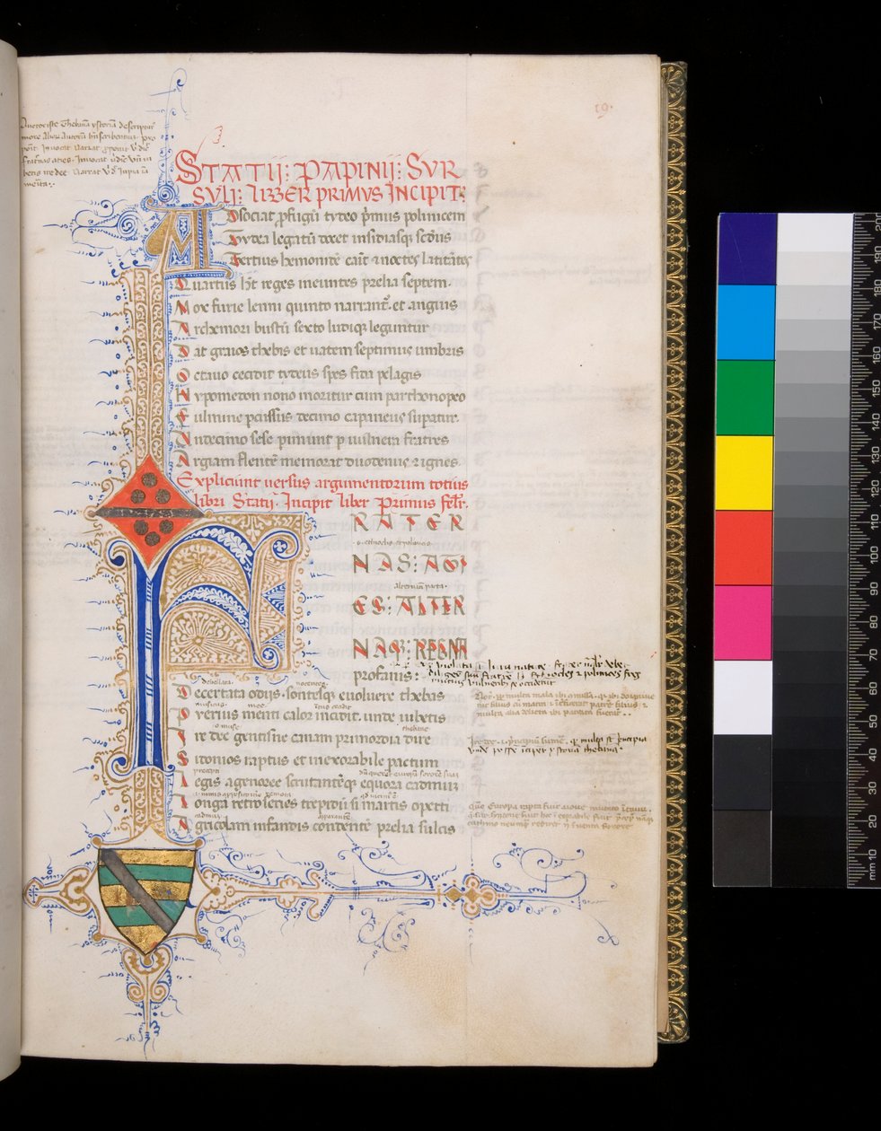 Ms 329. Statius, Thebaid, f.19r. Incipit için ayrılmış süslemeli mavi ışıklı ilk [F] ve argümanum için altın küçük başlangıç [A] ve L şeklinde bir yaprak sapı oluşturmak üzere uzanan altın ve mavinin karmaşık kontrastlı kalem süslemesi by Italian School