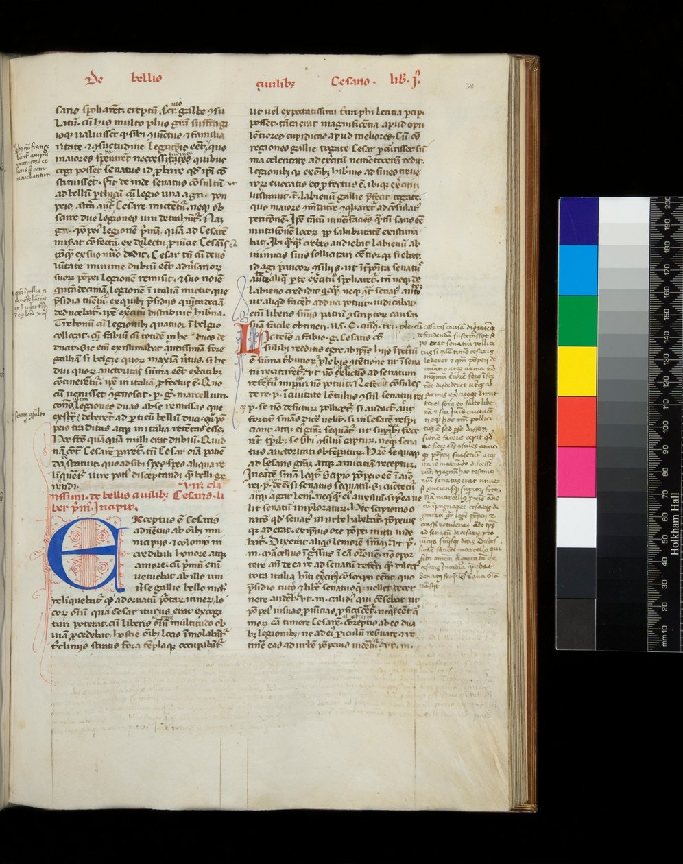 Ms 342. Sezar, Opera, f.38r. Kırmızı kalemle süslenmiş süslemeli mavi ilk [E] by Italian School