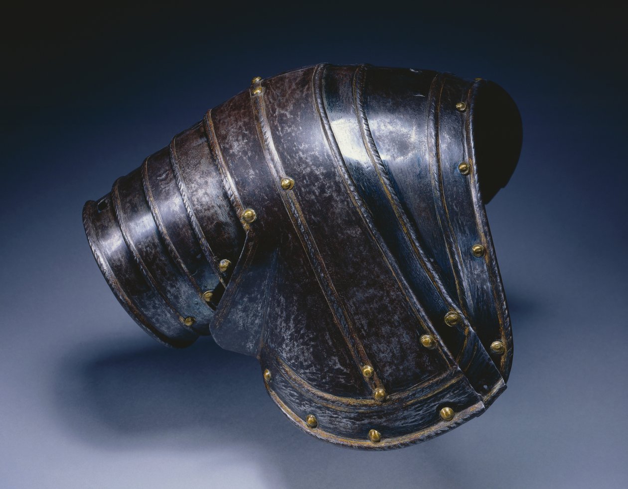 Sağ omuz için Pauldron, c.1560-70 (mavi ve yaldızlı çelik) by Italian School