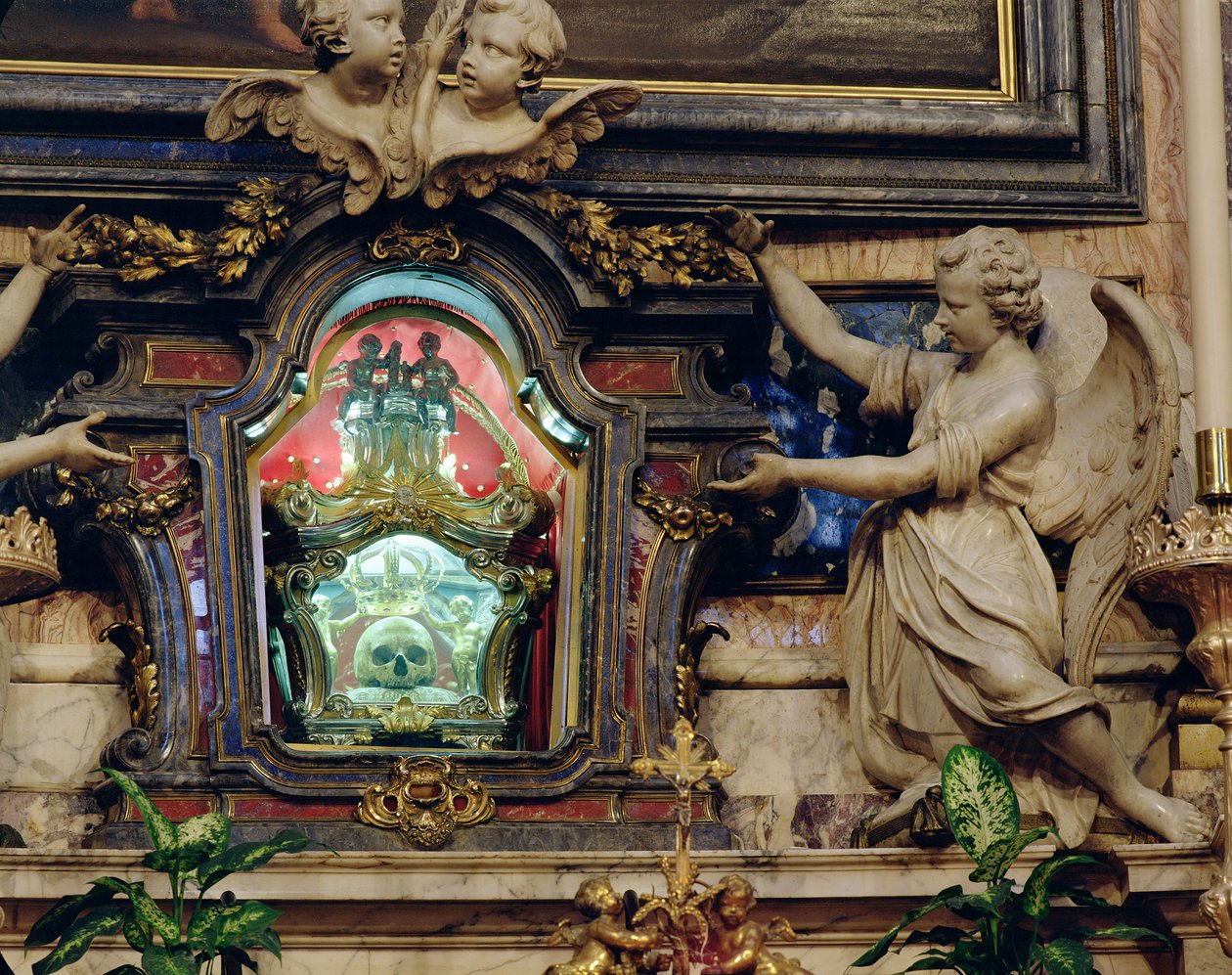 Yüksek sunakta bulunan St. Aloysius Gonzaga
