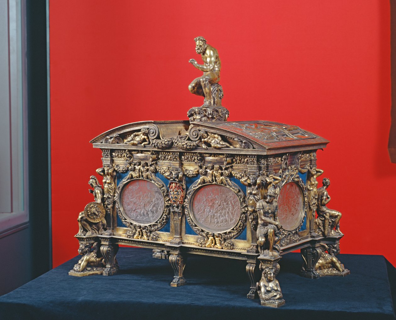 Farnese Sandığı, Sebastiano Sbarri (fl.1548-61) ve Giovanni Bernardo da Castel Bolognese, 1548 (gümüş ve lapis lazuli) by Italian School