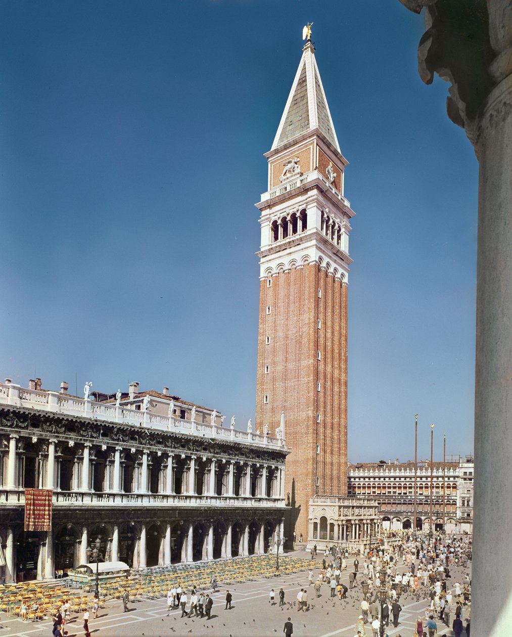 Libreria Sansoviniana ve çan kulesi by Italian School