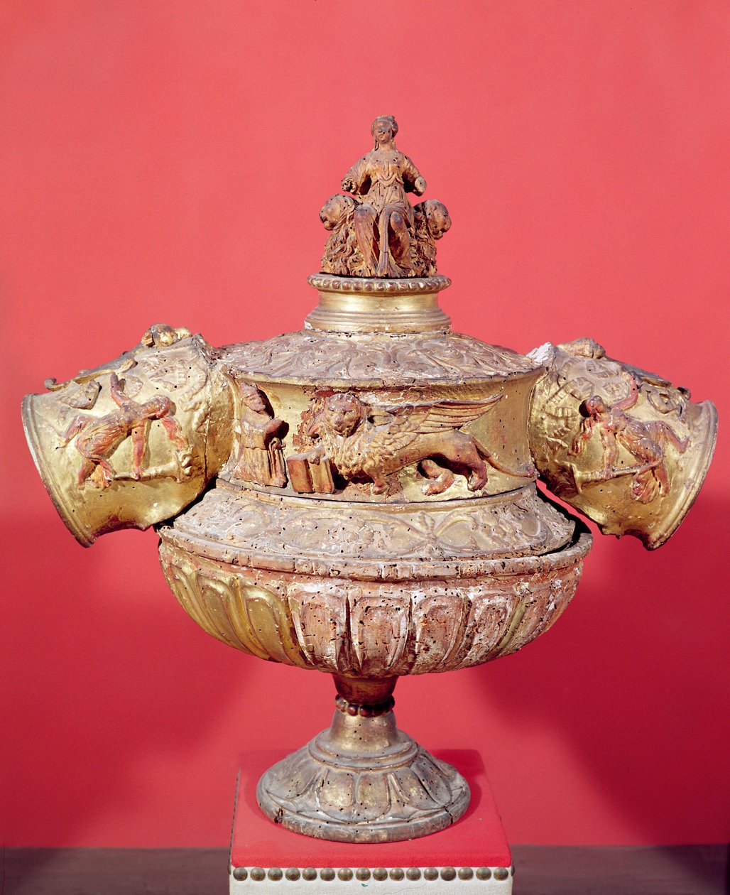 Dogal seçimler için kullanılan urn (ahşap) by Italian School